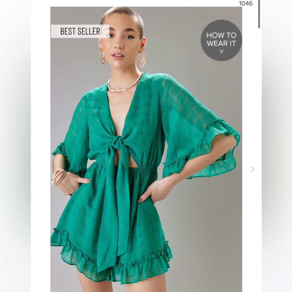 Francesca’s Mi Ami Green Romper Size L Color Green